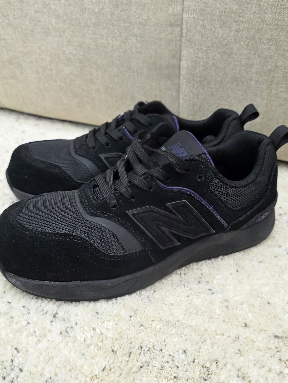 New Balance Elite Lite Size 9 Men's Black Sneakers with Purple Trim